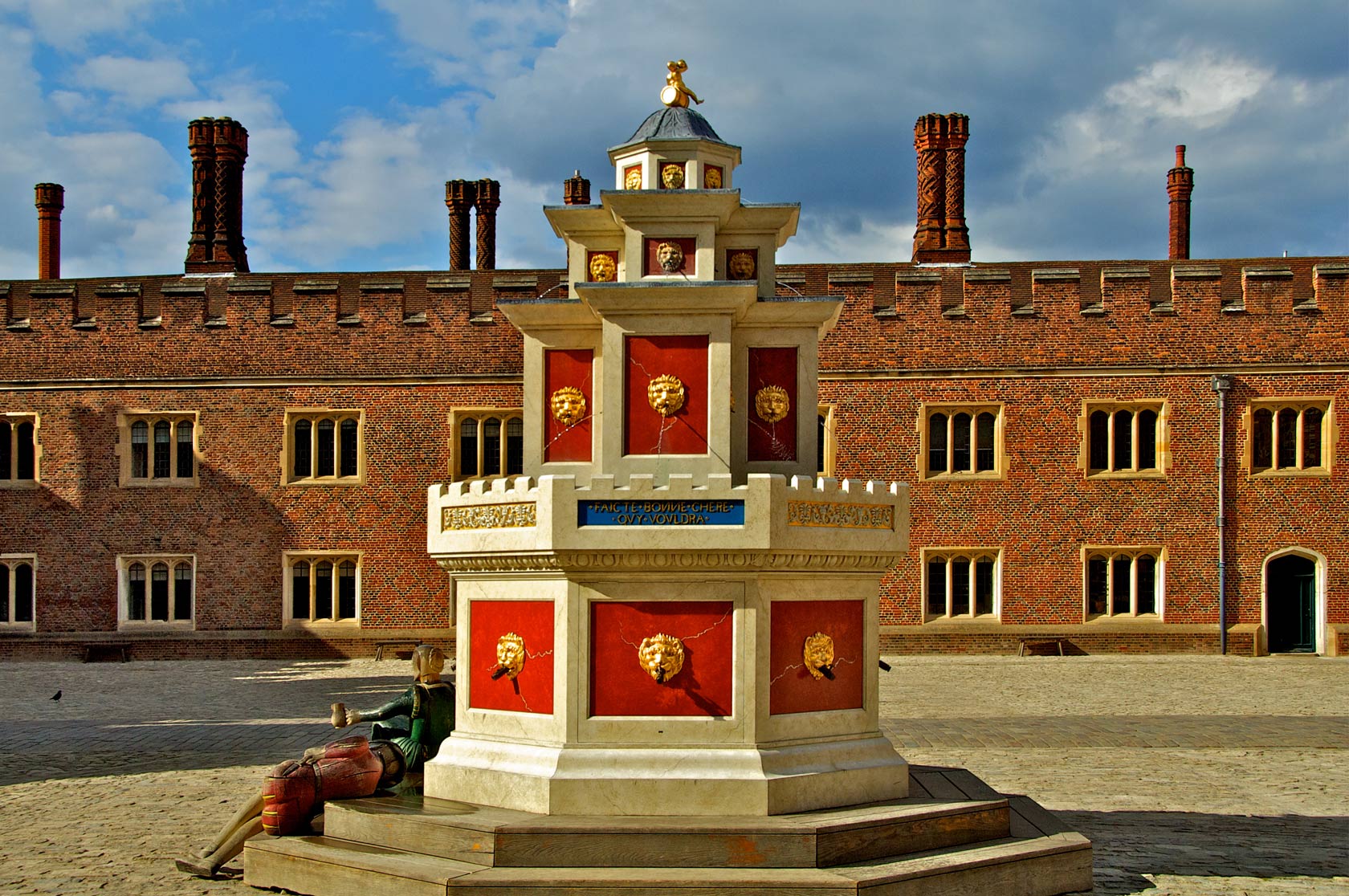 Replica of the 1520 wine fountain for King Henry VIII, Hampton Court Palace, United Kingdom