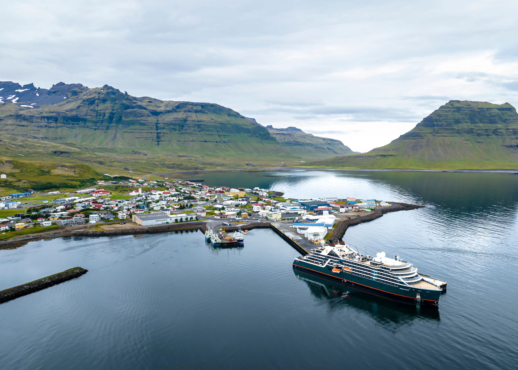 Seabourn Venture in Grundarfjordur, Iceland